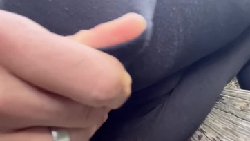 Úgy bevadult a tündibündi pipi a téren hogy a jóganacijában ugrándozott az álló brokimon Thumb