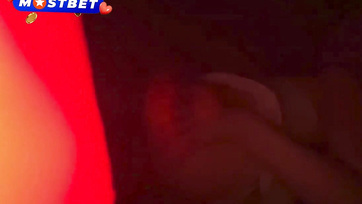 Az autóban szabad akaratukból szoptak a virgonc csajok, a moziban viszont a cerkámra is felszökkentek Thumb