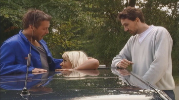 Leráncigálta a verda ablakát hogy lecidázza az anonim fickót mialatt hátulról kefélték a segglikát Thumb